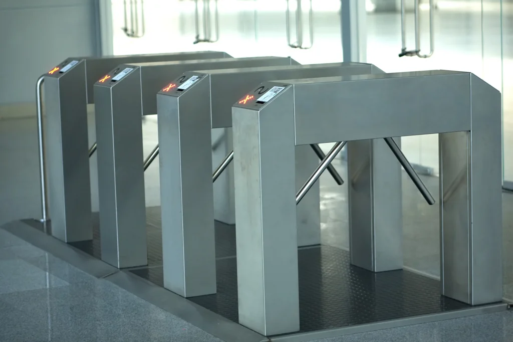 Control de accesos peatonal: Torniquetes.